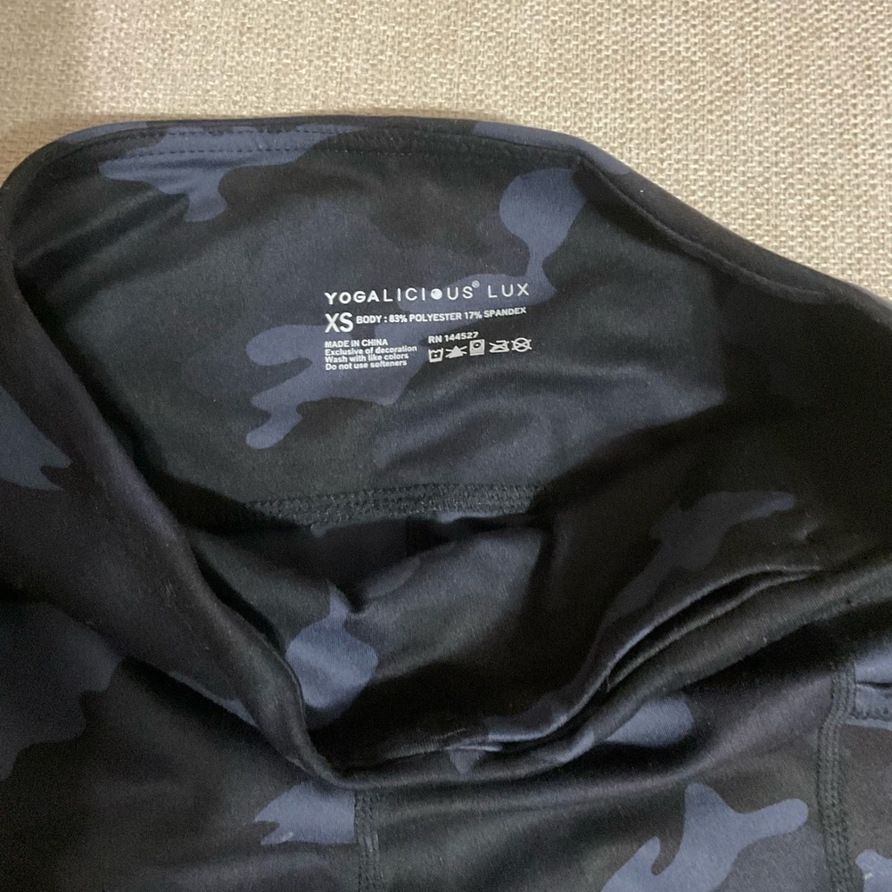 Yogalicious High Waist Squat Proof Side Pocket Shorts - Picture 7 of 9